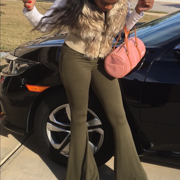 LOUIS VUITTON Monogram Papillon 26 - Picture 2 of 4